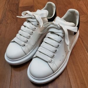 Alexander McQueen oversized sneakers in white/black